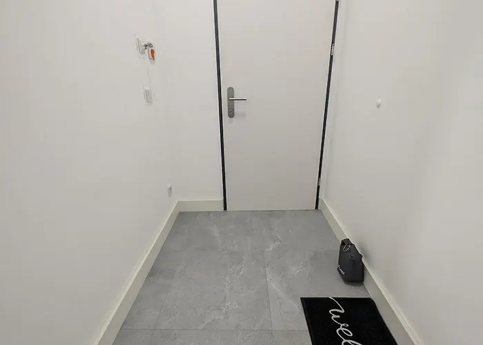 K06 - Centrally Located Near Metro Station Appartement