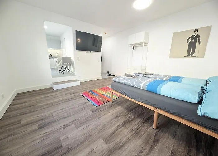 K06 - Centrally Located Near Metro Station *