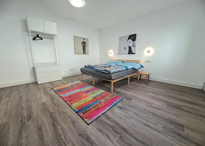 K06 - Centrally Located Near Metro Station *