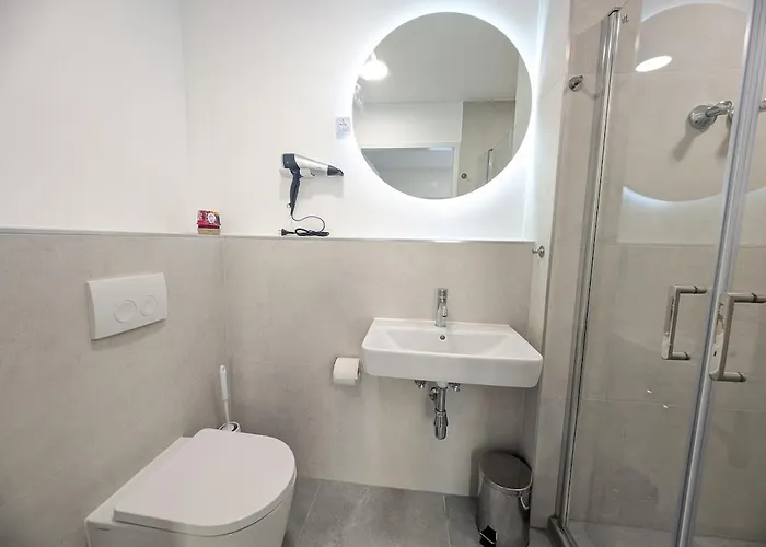 K06 - Centrally Located Near Metro Station *